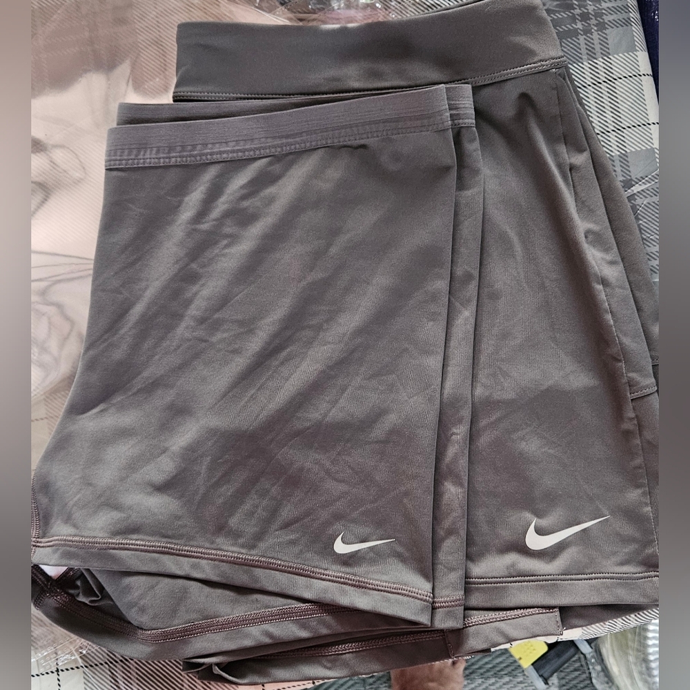 EUC Womens 2 Piece Nike Dri-Fit Golf Tour Performance Skirt & Shorts Size XL